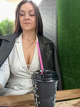 Show modela CrazyTori na web-kameri