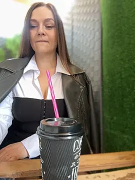 צ'אט XXX בשידור חי של CrazyTori