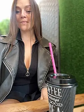 دردشة CrazyTori الجنسية المباشرة