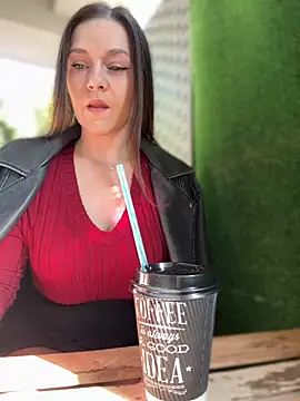 CrazyTori Adlı Modelin Canlı XXX Sohbeti