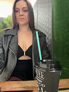 CrazyTori Adlı Modelin Canlı XXX Sohbeti