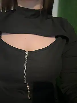 CrazyTori Adlı Modelin Canlı XXX Sohbeti