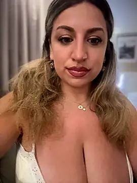 הופעת וובקאם של miamellycious