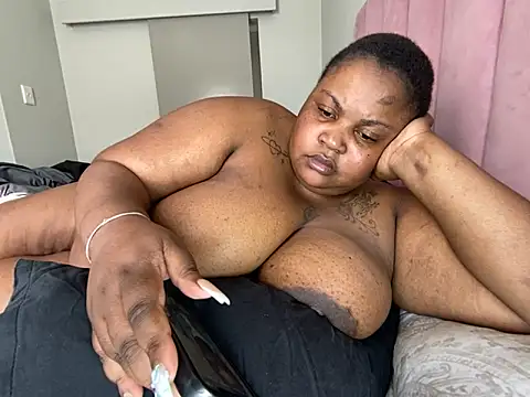 MissLola27's Webcam Show