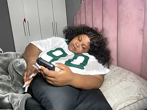 MissLola27's Webcam Show