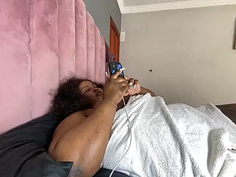 MissLola27's Live XXX Chat