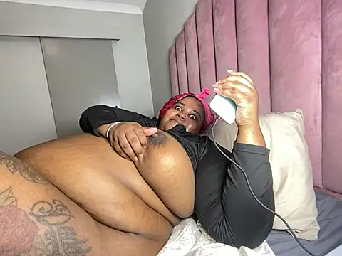 MissLola27's Webcam Show