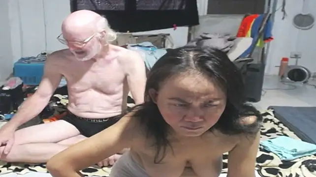 Chat +18 de 1CuteAndSexy69 ao vivo