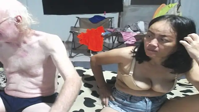 הופעת וובקאם של 1CuteAndSexy69
