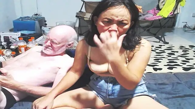 1CuteAndSexy69n Webbikameraesitys