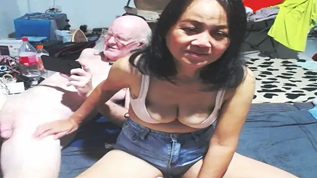 1CuteAndSexy69 élő XXX-chatje