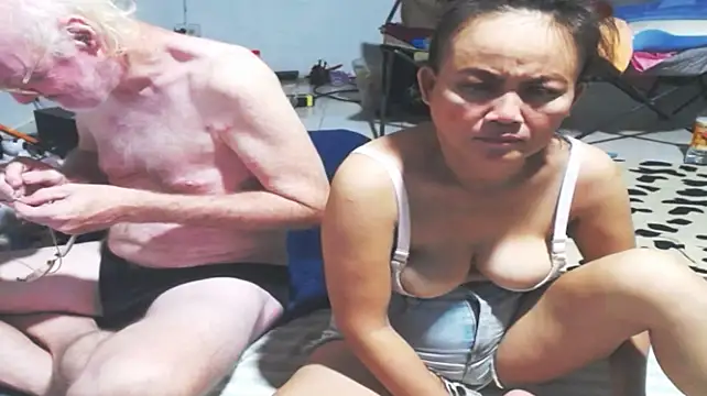 Pokazy przed kamerką – 1CuteAndSexy69
