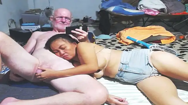 הופעת וובקאם של 1CuteAndSexy69