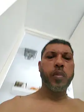 XXX chat uživo modela tropikboy
