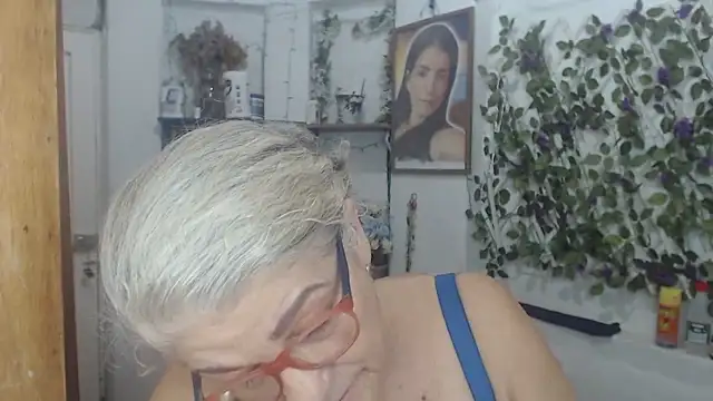 FunnyGrandma's Webcam Show