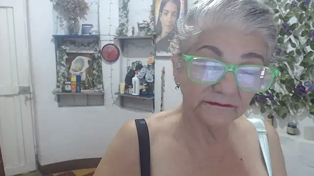 FunnyGrandma webcam show
