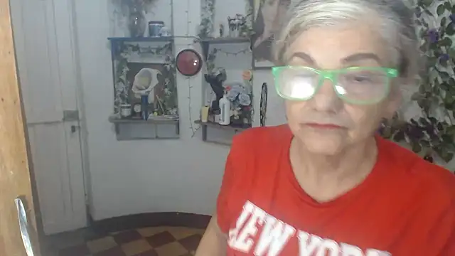 FunnyGrandma Adlı Modelin Web Kamerası Şovu