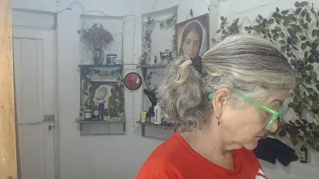 FunnyGrandma Adlı Modelin Web Kamerası Şovu