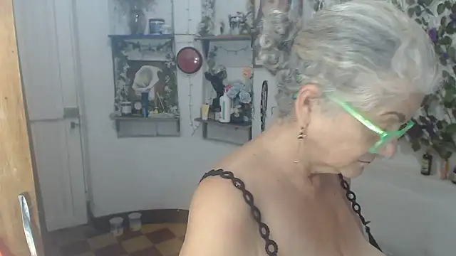 FunnyGrandma 网络视讯表演