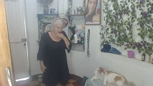 FunnyGrandma Show in webcam