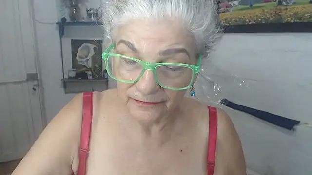 FunnyGrandma 网络视讯表演