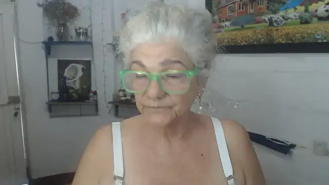 FunnyGrandma: διαδικτυακό σόου στην κάμερα