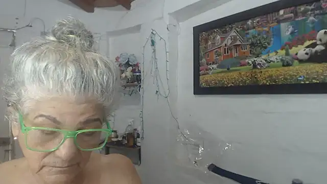 Pertunjukan Kamera Web FunnyGrandma