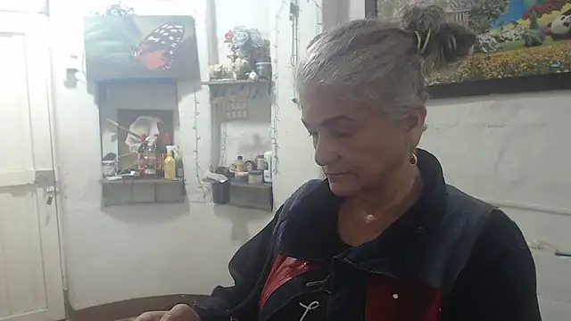 FunnyGrandma Adlı Modelin Web Kamerası Şovu