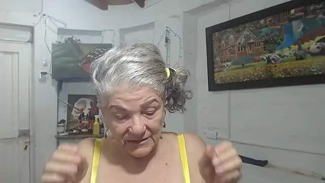 Pokazy przed kamerką – FunnyGrandma