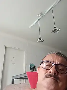 Misterymem63 Show in webcam