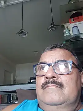 Misterymem63 Show in webcam