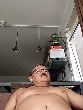 Misterymem63 Show in webcam