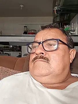 Misterymem63 Show in webcam