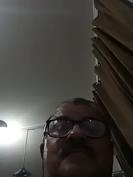Misterymem63 Show in webcam