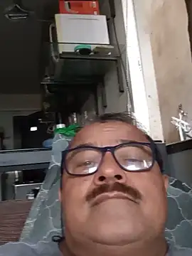 Misterymem63 Show in webcam