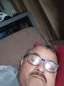 Misterymem63 Show in webcam