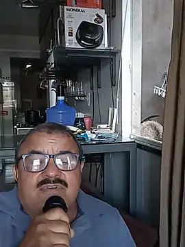Misterymem63 Show in webcam