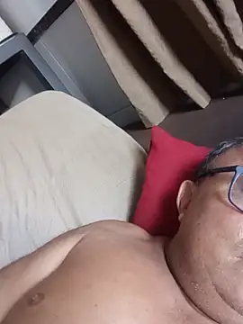 Misterymem63 Show in webcam