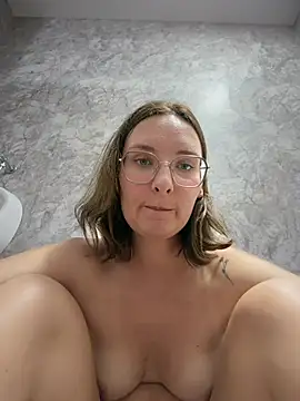 The_Snowwhitee Show in webcam