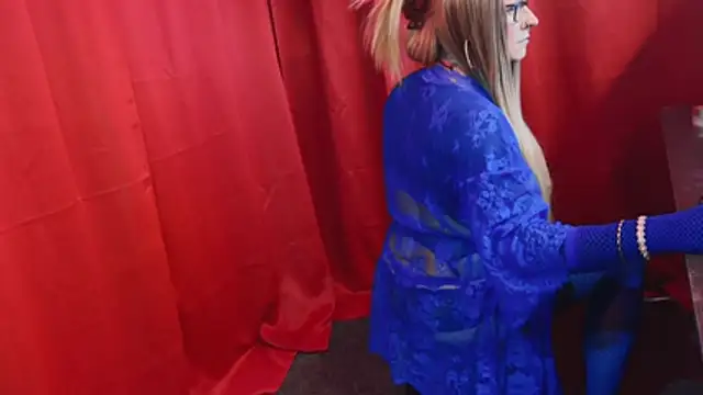 xdresserwithass: διαδικτυακό σόου στην κάμερα