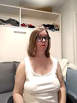 SweetandNaughty1 Show in webcam