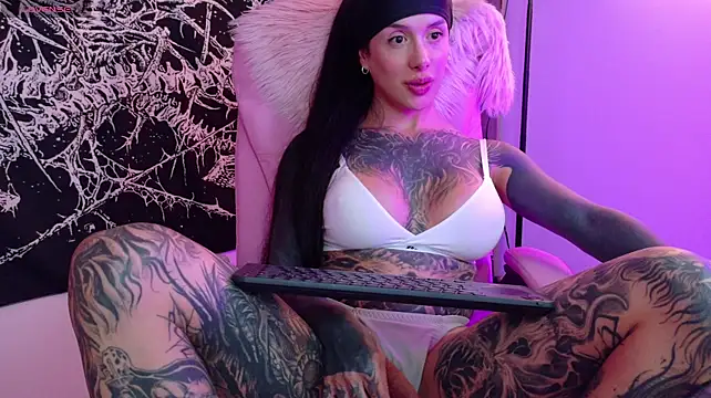 antoniaacxx Show in webcam