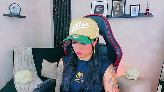 EmmyEvans1's Live XXX Chat