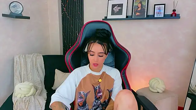 دردشة EmmyEvans1 الجنسية المباشرة
