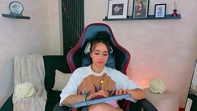 Онлайн чат XXX EmmyEvans1
