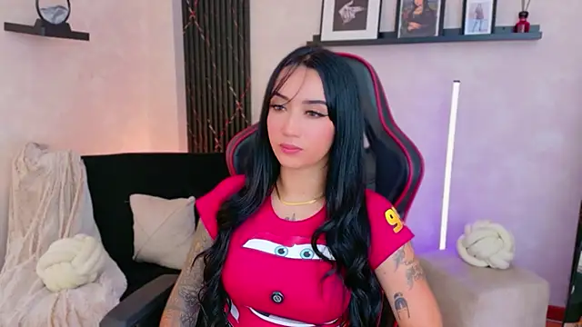 EmmyEvans1's Live XXX Chat