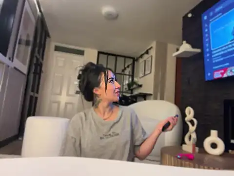 EmmyEvans1's Live XXX Chat