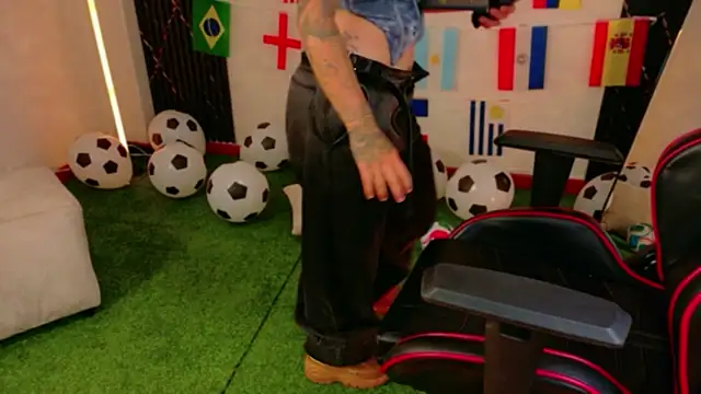 EmmyEvans1's Live XXX Chat