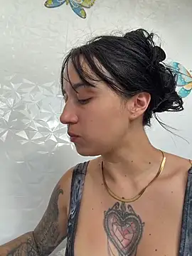 EmmyEvans1's Live XXX Chat