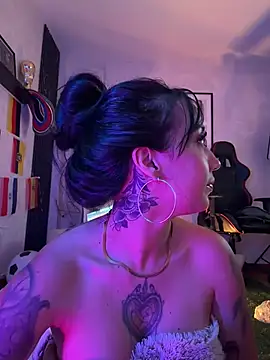 دردشة EmmyEvans1 الجنسية المباشرة